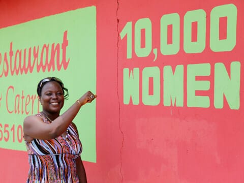 liberia-10Kwomen-sign