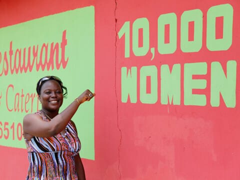 liberia-10Kwomen-sign liberia-10Kwomen-sign
