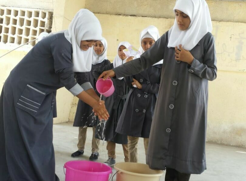yemen-girls-handwashing yemen-girls-handwashing