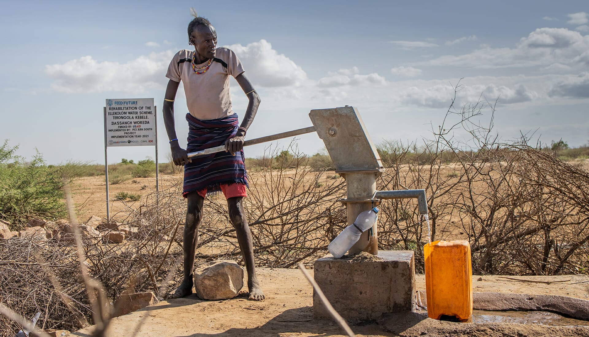 Qoli Koga fetching water at rehabilitated Ellekolom water scheme in Terongola kebele, Dassanch Woreda, South Omo, SNNPR, Ethiopia.