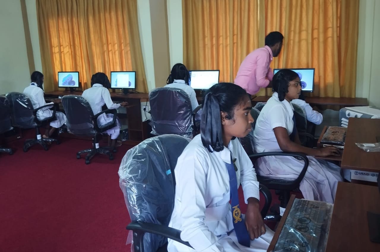 Sri Lanka_SCORE_Students in IT Center at Ensalwatta Tamil Vidyalaya